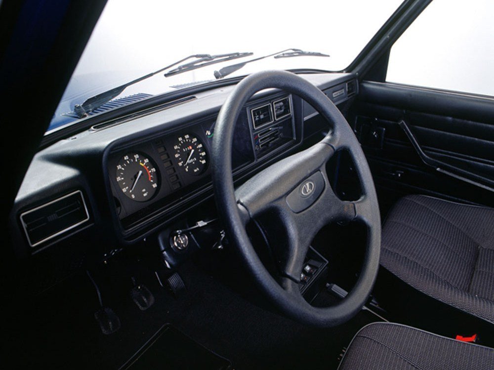 универсал ВАЗ (Lada) 2104 1984 - 2012г выпуска модификация 1.3 MT (64 л.с.)