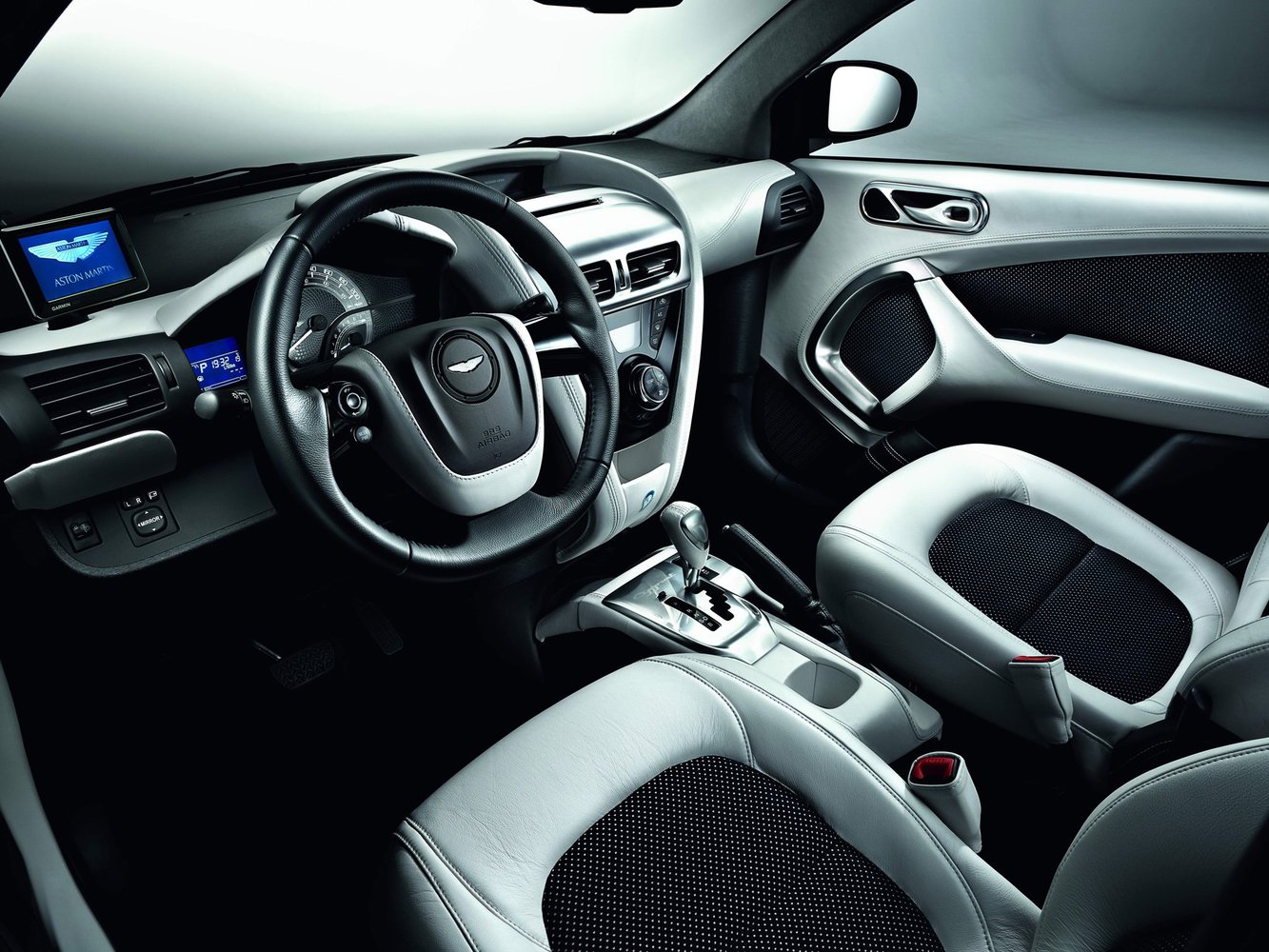 хэтчбек 3 дв. Aston Martin Cygnet 2011 - 2013г выпуска модификация 1.3 CVT (98 л.с.)