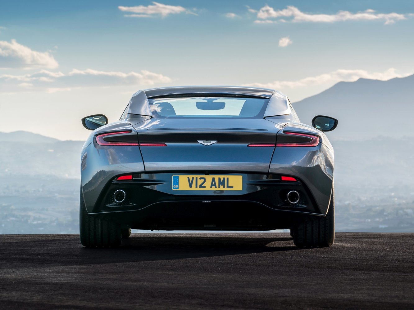 купе Aston Martin DB11 2016г выпуска модификация 5.2 AT (608 л.с.)