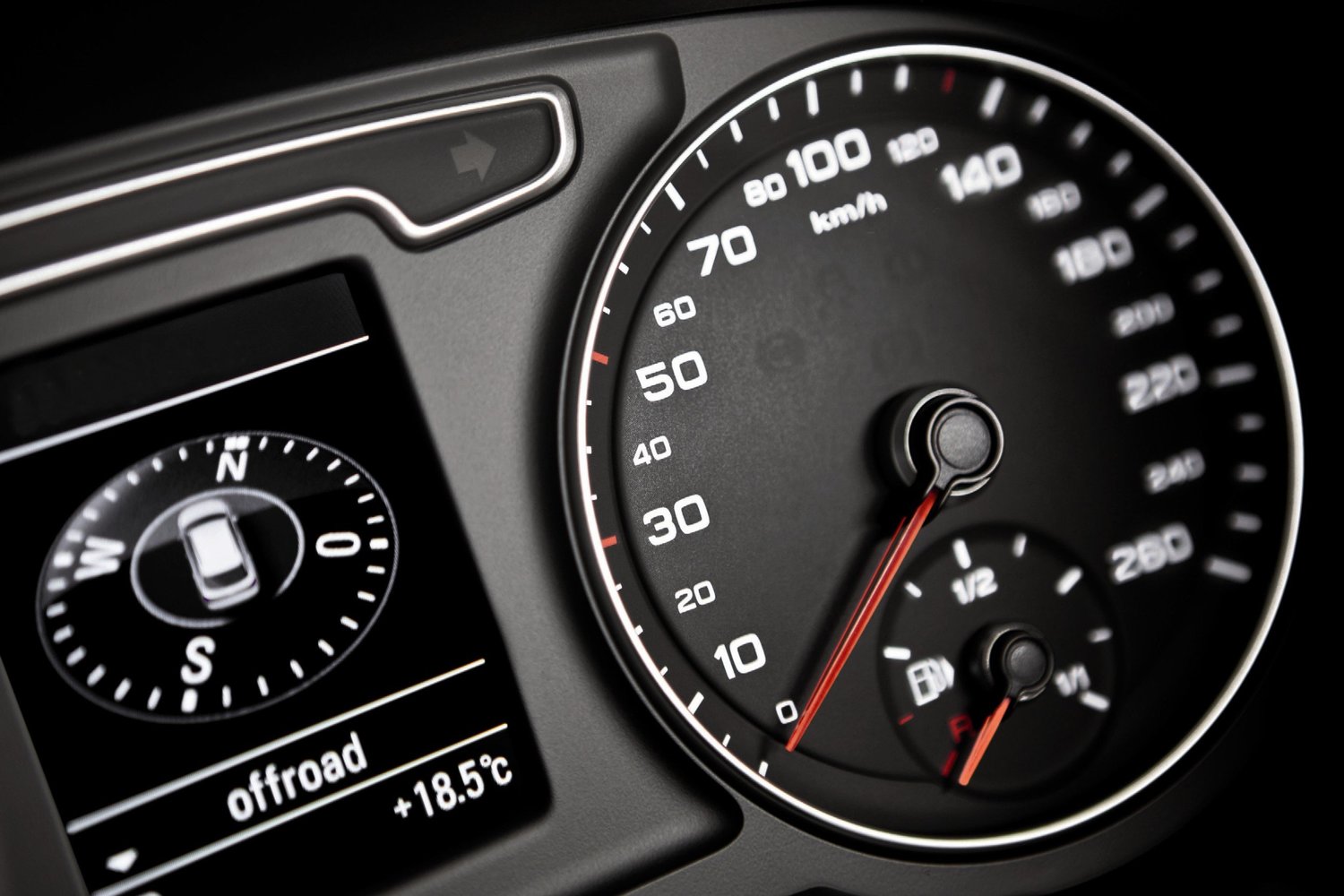 кроссовер Audi Q3 2011 - 2014г выпуска модификация Базовая 1.4 MT (150 л.с.)