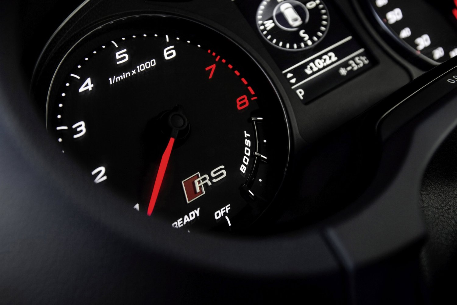 хэтчбек 5 дв. Audi RS3 2015 - 2016г выпуска модификация Базовая 2.5 AMT (367 л.с.) 4×4