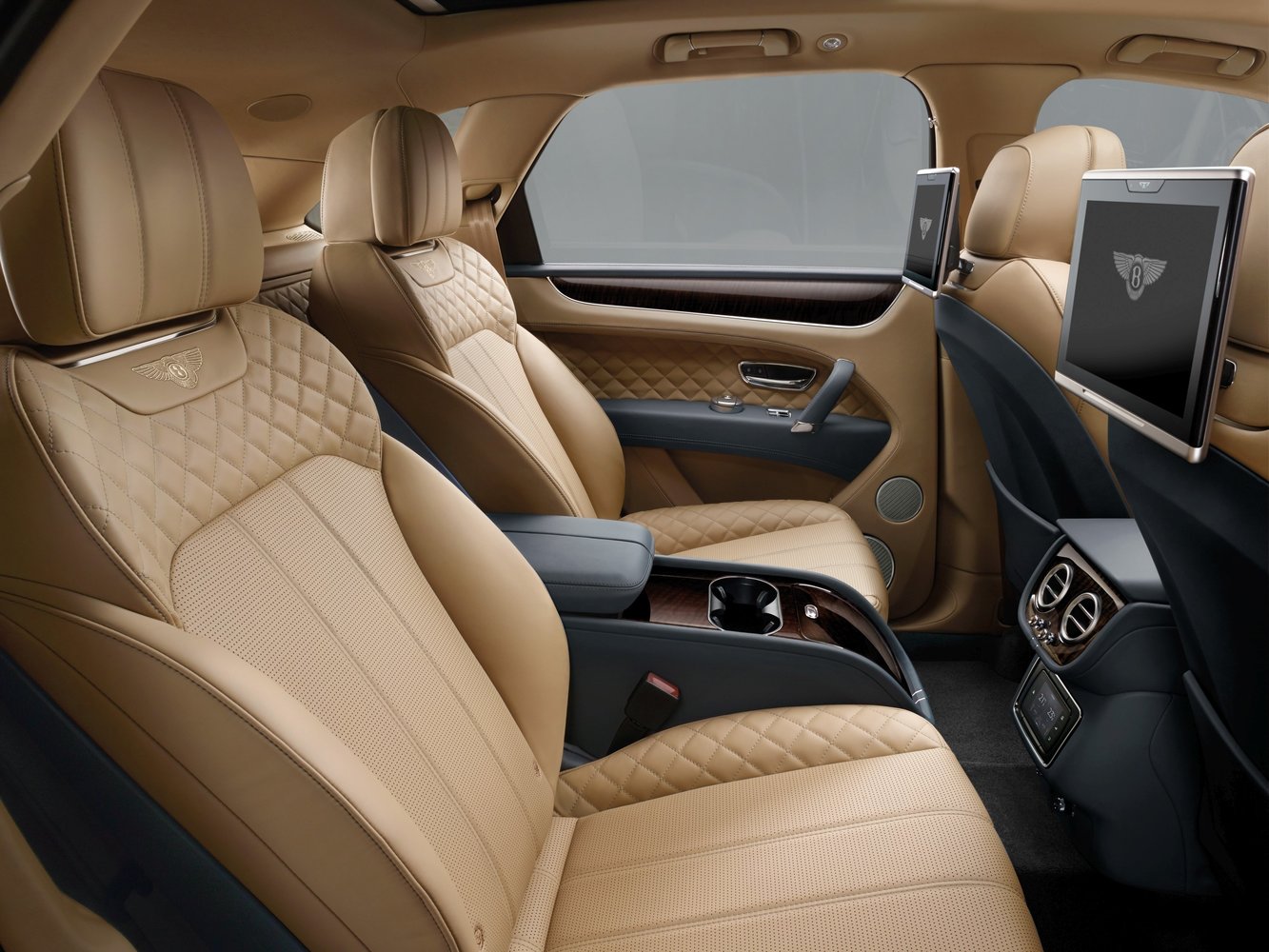 кроссовер Bentley Bentayga 2015 - 2016г выпуска модификация 6.0 AT (608 л.с.) 4×4