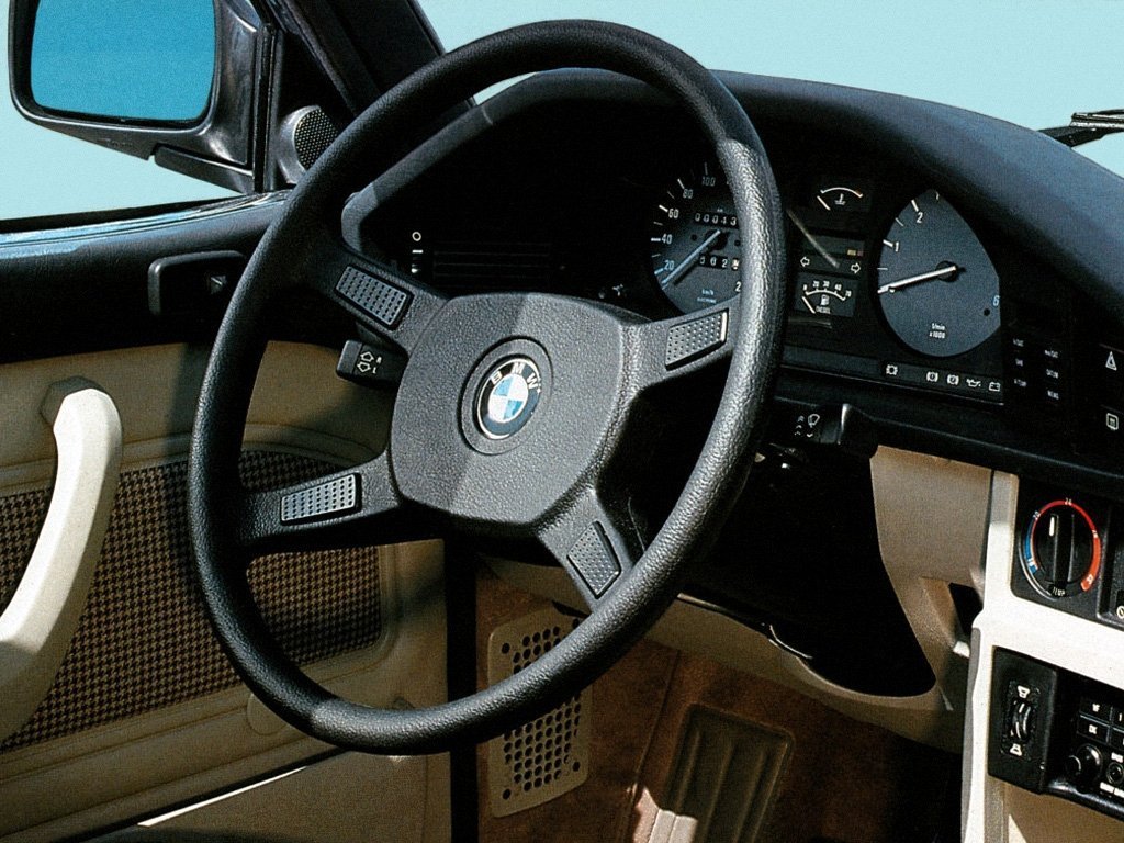 седан BMW 5er 1981 - 1987г выпуска модификация 1.8 MT (102 л.с.)