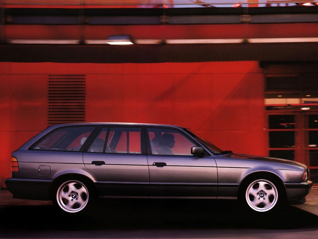 универсал BMW 5er 1988 - 1997г выпуска модификация 1.8 AT (115 л.с.)