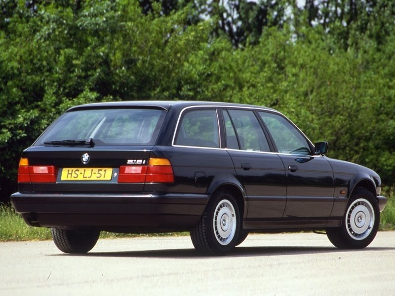 универсал BMW 5er 1988 - 1997г выпуска модификация 1.8 AT (115 л.с.)
