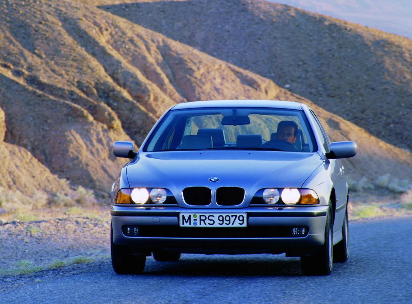 седан BMW 5er 1995 - 2000г выпуска модификация 2.0 AT (150 л.с.)