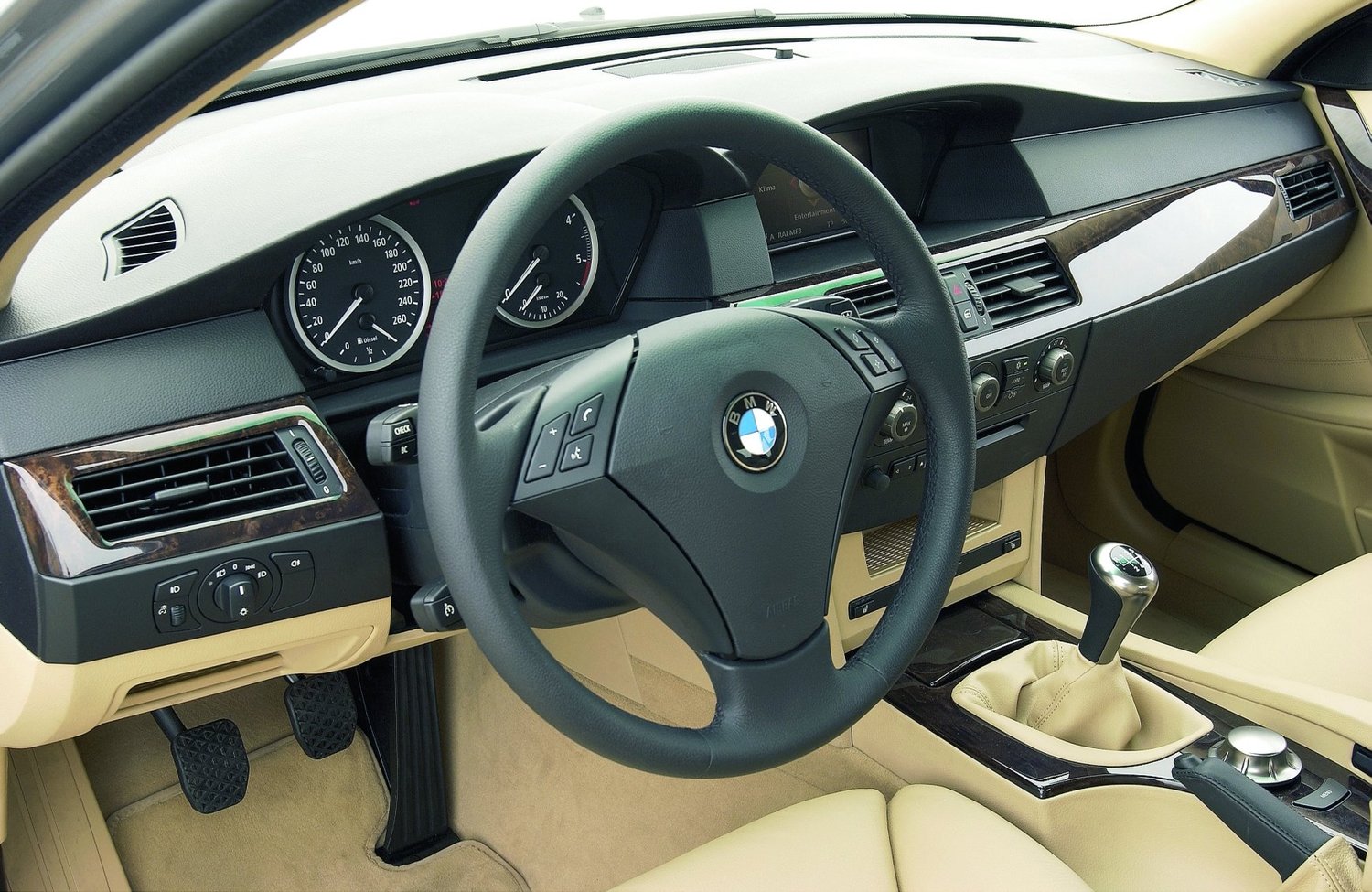 седан BMW 5er 2003 - 2007г выпуска модификация 2.0 AT (150 л.с.)