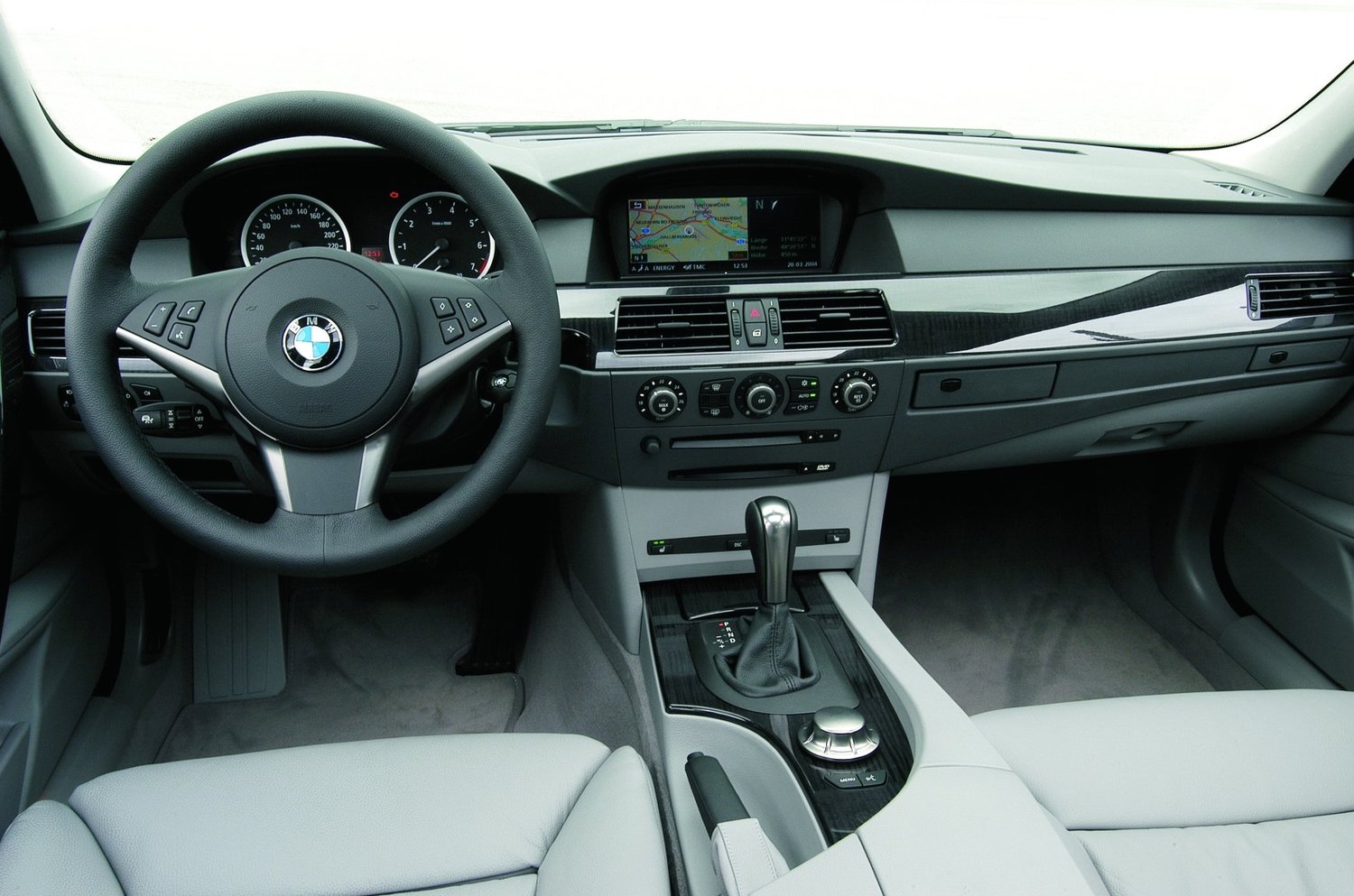 BMW 5 e60 салон
