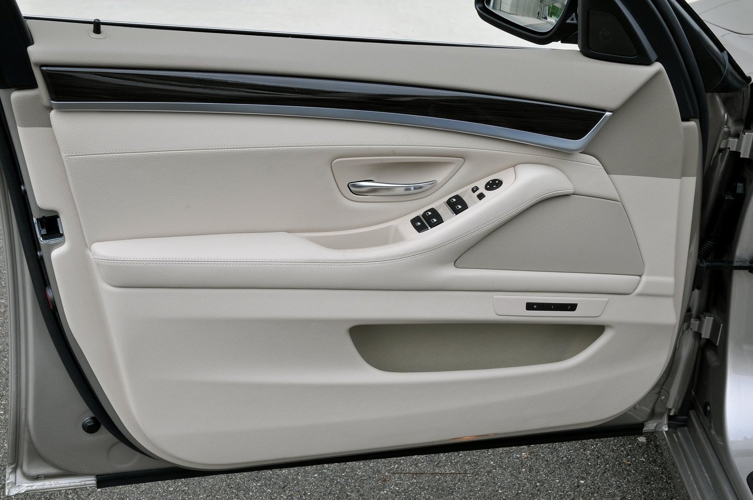универсал BMW 5er 2010 - 2013г выпуска модификация 2.5 AT (204 л.с.)
