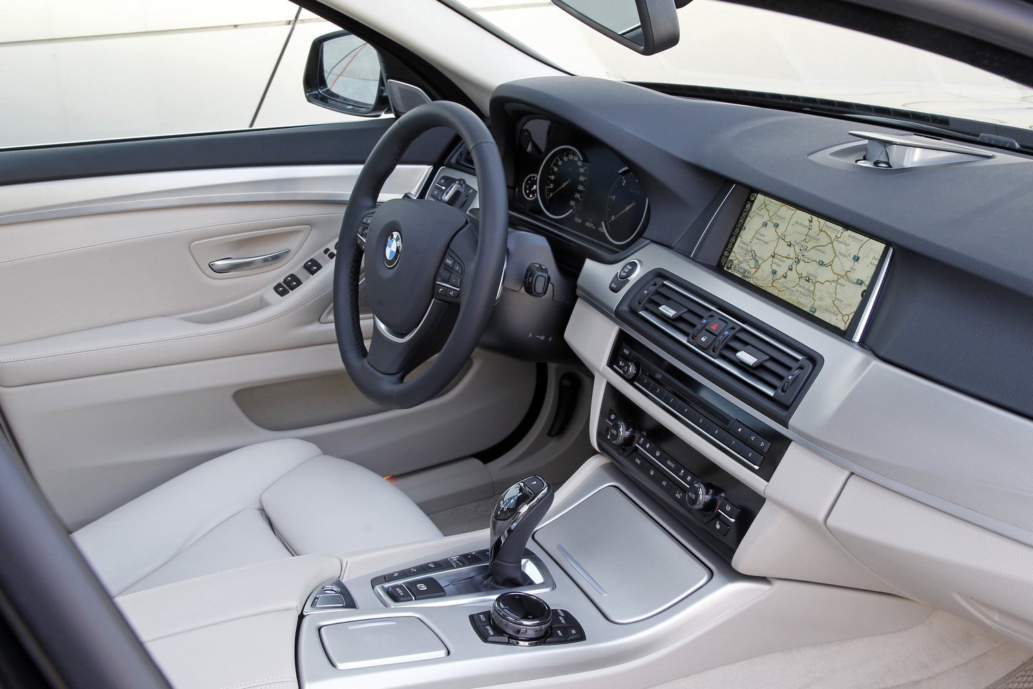универсал BMW 5er 2013 - 2016г выпуска модификация 2.0 AT (143 л.с.)