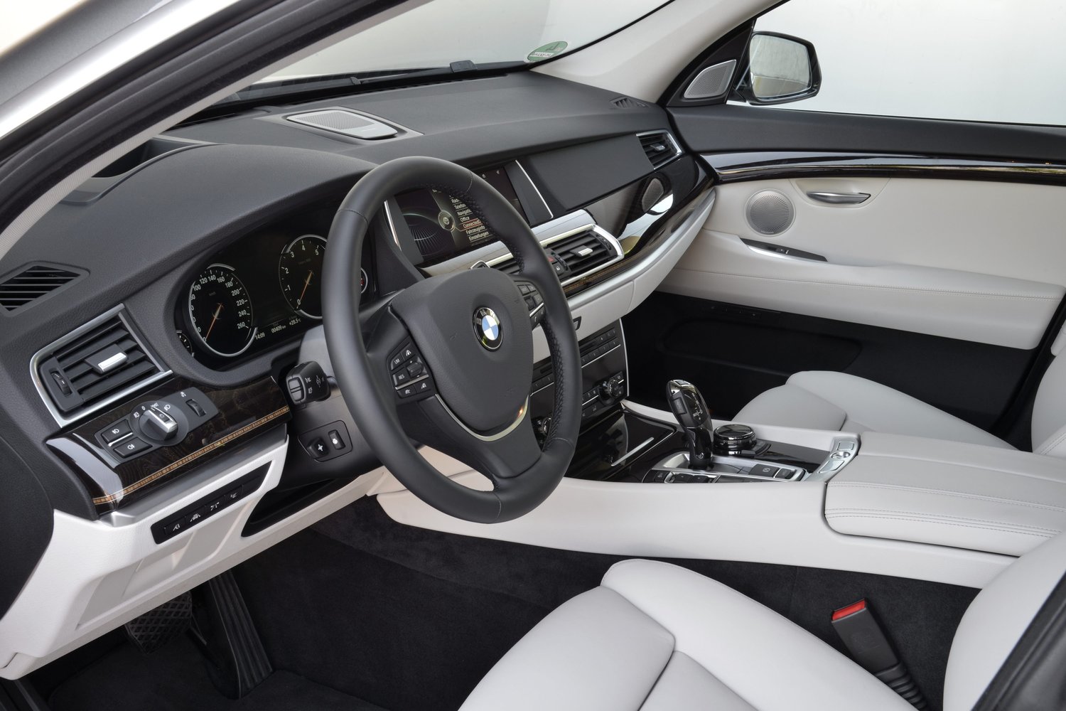 хэтчбек 5 дв. Gran Turismo BMW 5er 2013 - 2016г выпуска модификация 2.0 AT (184 л.с.)