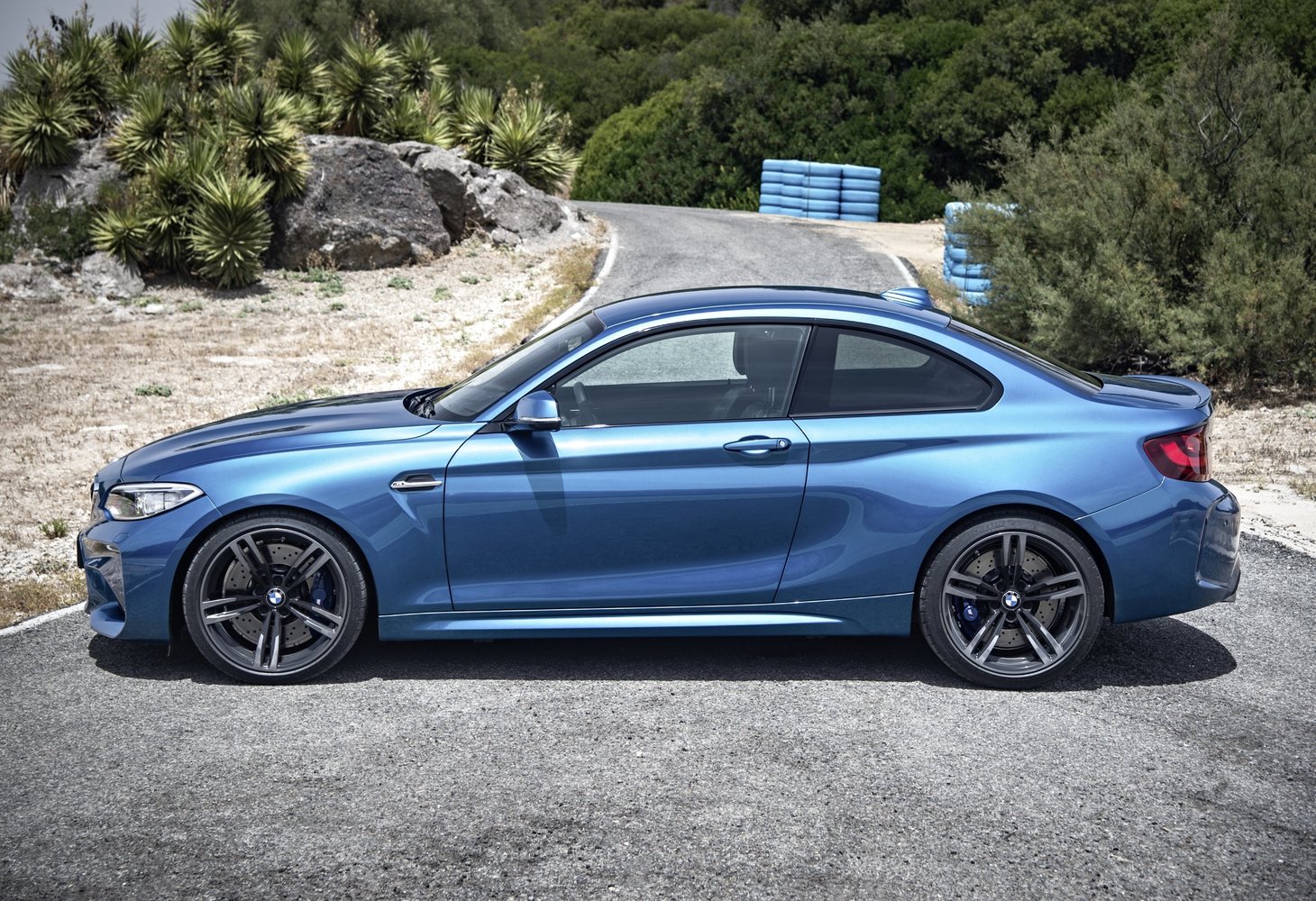 купе BMW M2 2015 - 2016г выпуска модификация 3.0 AMT (370 л.с.)