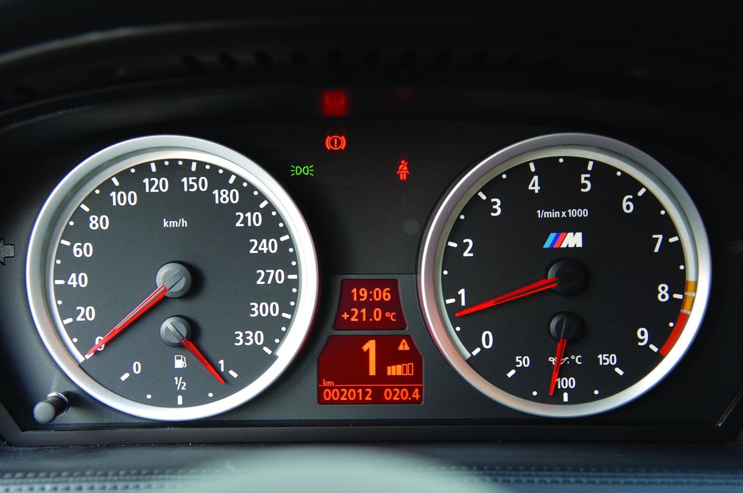 кабриолет BMW M6 2005 - 2010г выпуска модификация 5.0 MT (507 л.с.)