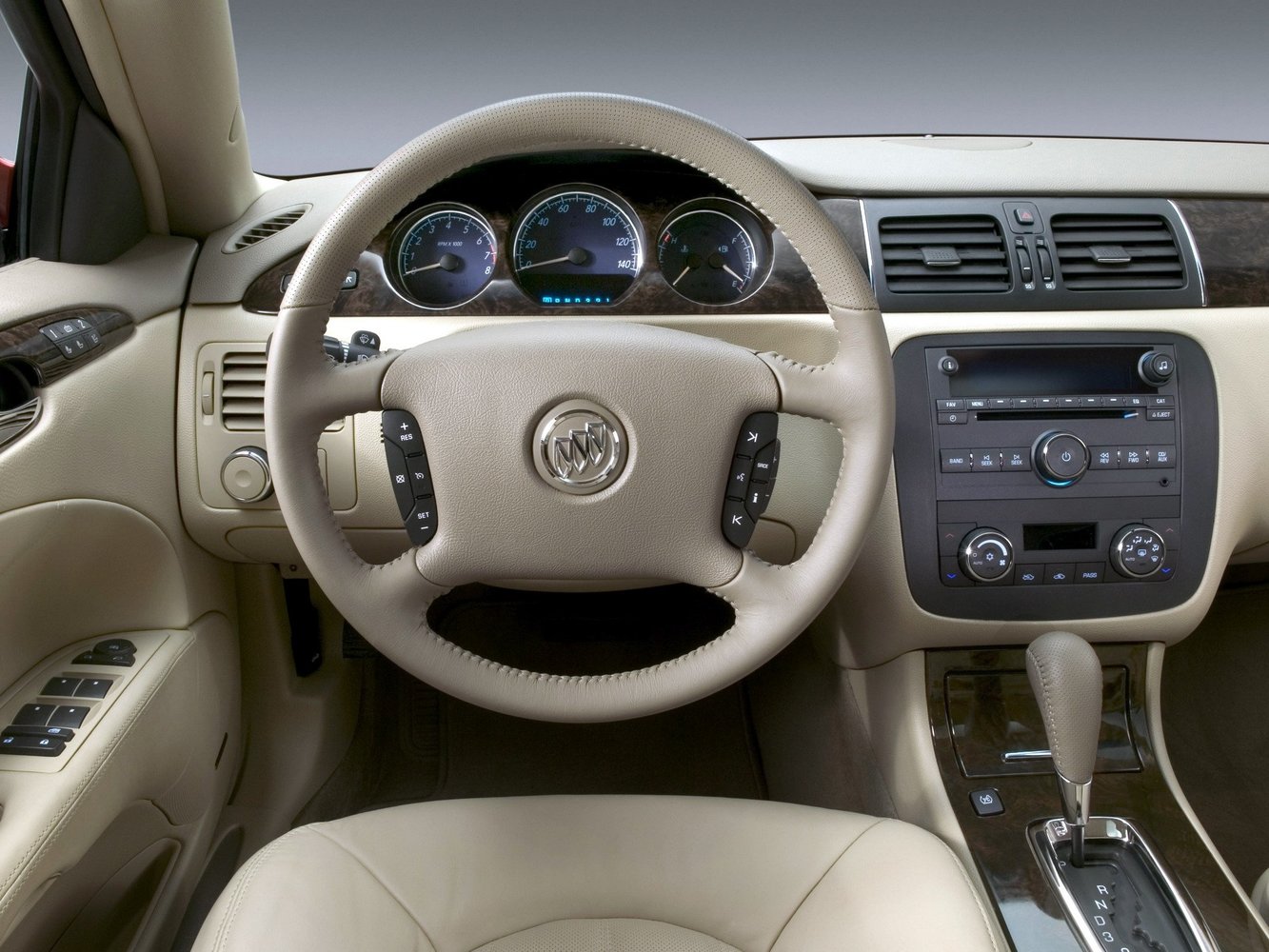 седан Buick Lucerne 2005 - 2008г выпуска модификация 3.8 AT (197 л.с.)