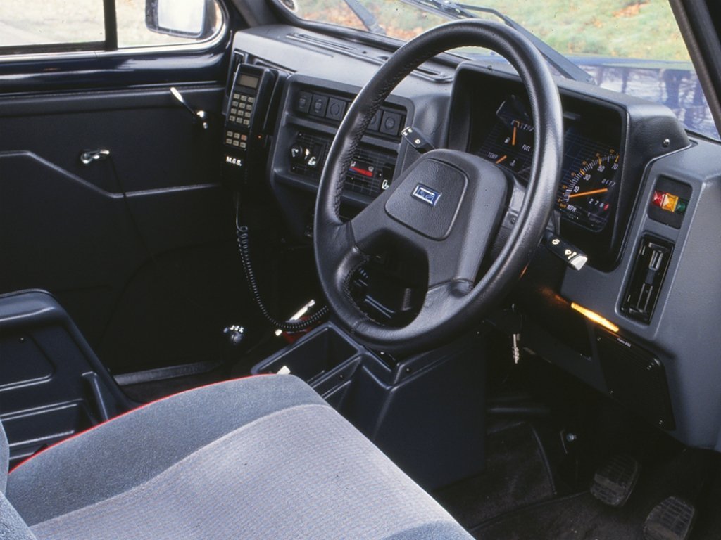 седан Carbodies FX4 1982 - 1995г выпуска модификация 2.3 MT (61 л.с.)