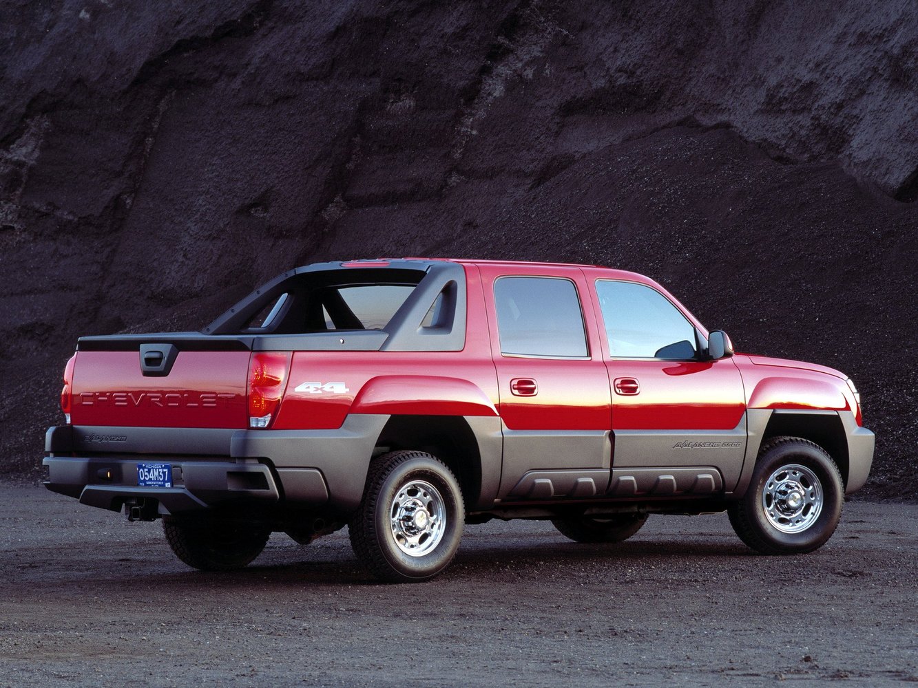 пикап Chevrolet Avalanche 2001 - 2006г выпуска модификация 5.3 AT (295 л.с.)