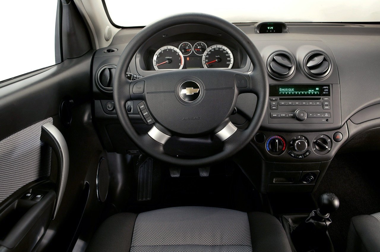 хэтчбек 3 дв. Chevrolet Aveo 2006 - 2012г выпуска модификация Base 1.2 MT (84 л.с.)