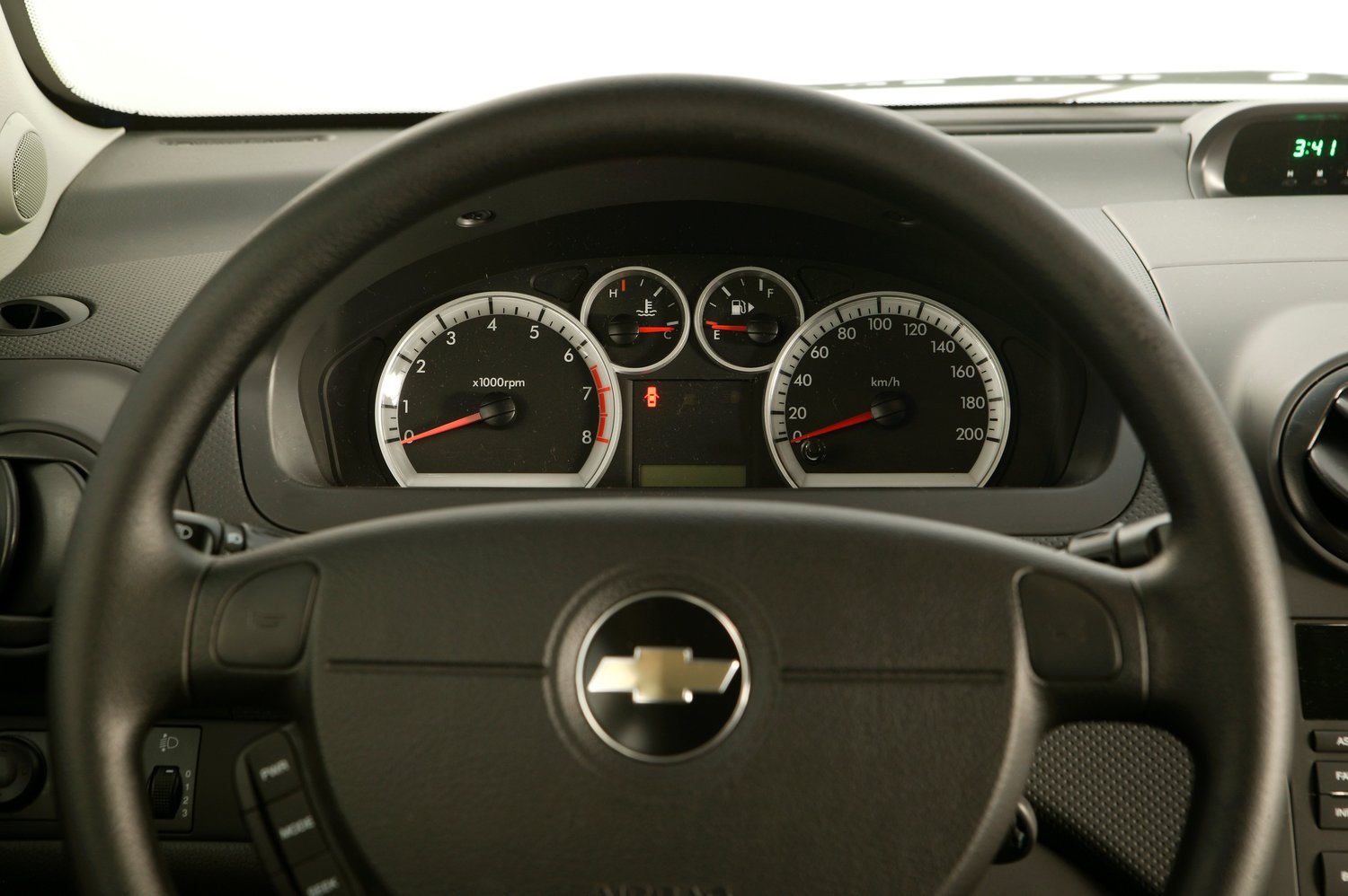 хэтчбек 3 дв. Chevrolet Aveo 2006 - 2012г выпуска модификация Base 1.2 MT (84 л.с.)
