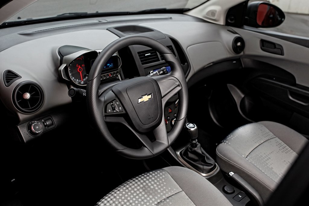 хэтчбек 5 дв. Chevrolet Aveo 2012 - 2016г выпуска модификация 1.2 MT (70 л.с.)