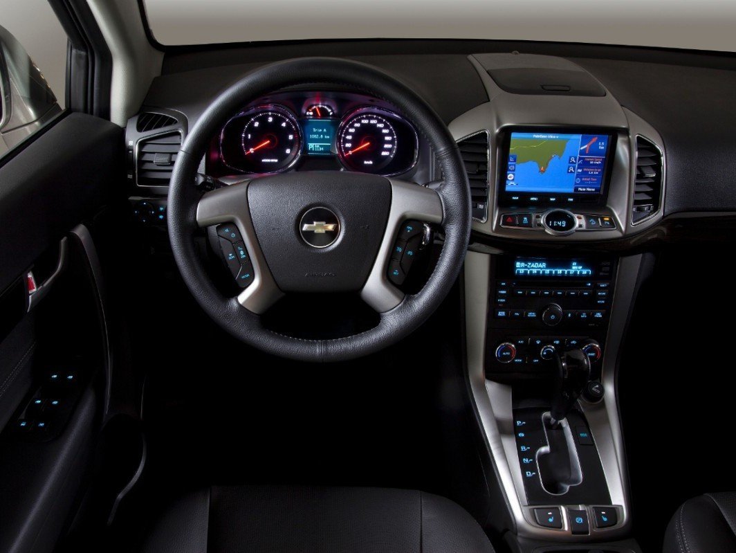 кроссовер Chevrolet Captiva 2013 - 2016г выпуска модификация 2.0 AT (163 л.с.)