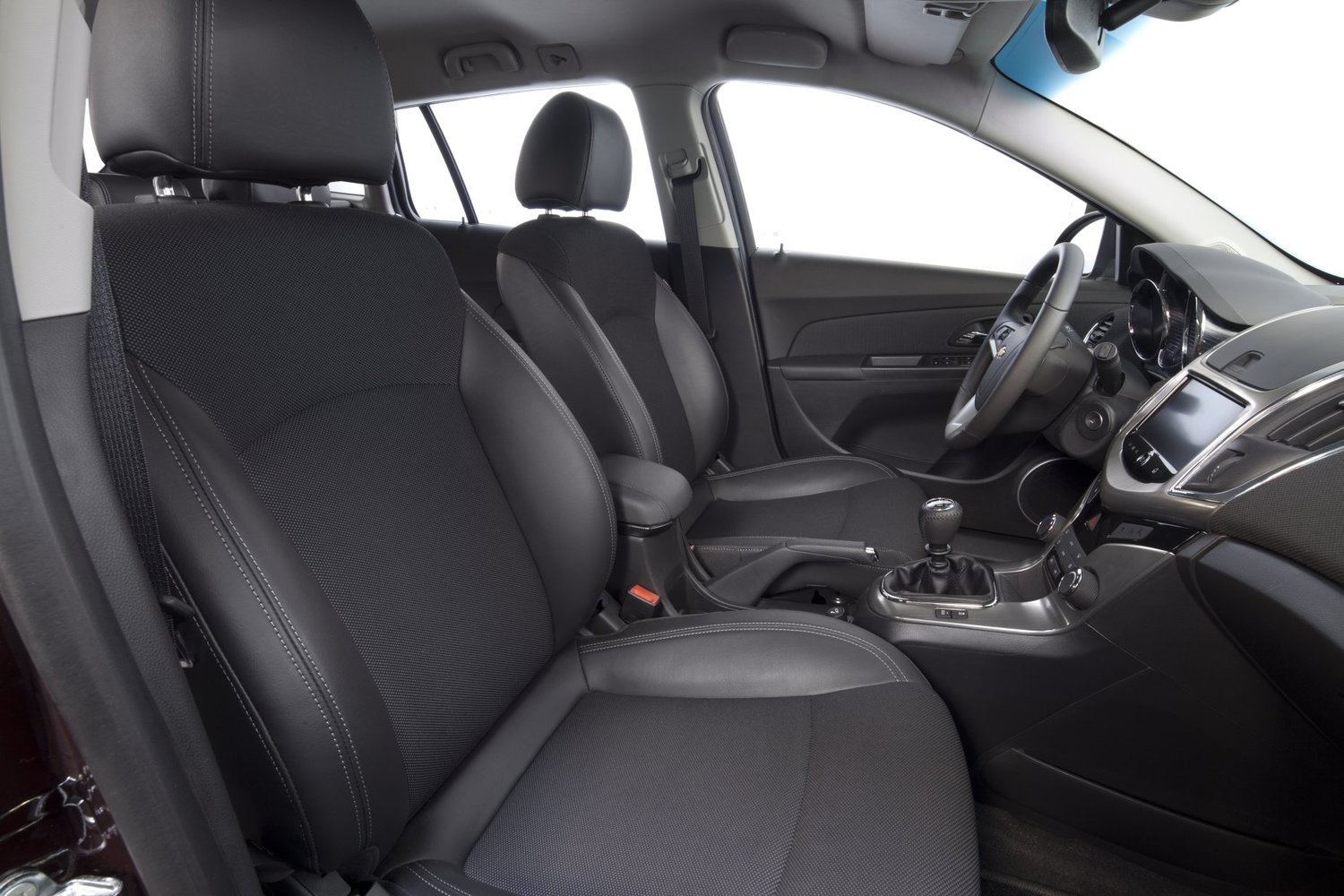 универсал Chevrolet Cruze 2012 - 2015г выпуска модификация 1.4 AT (140 л.с.)