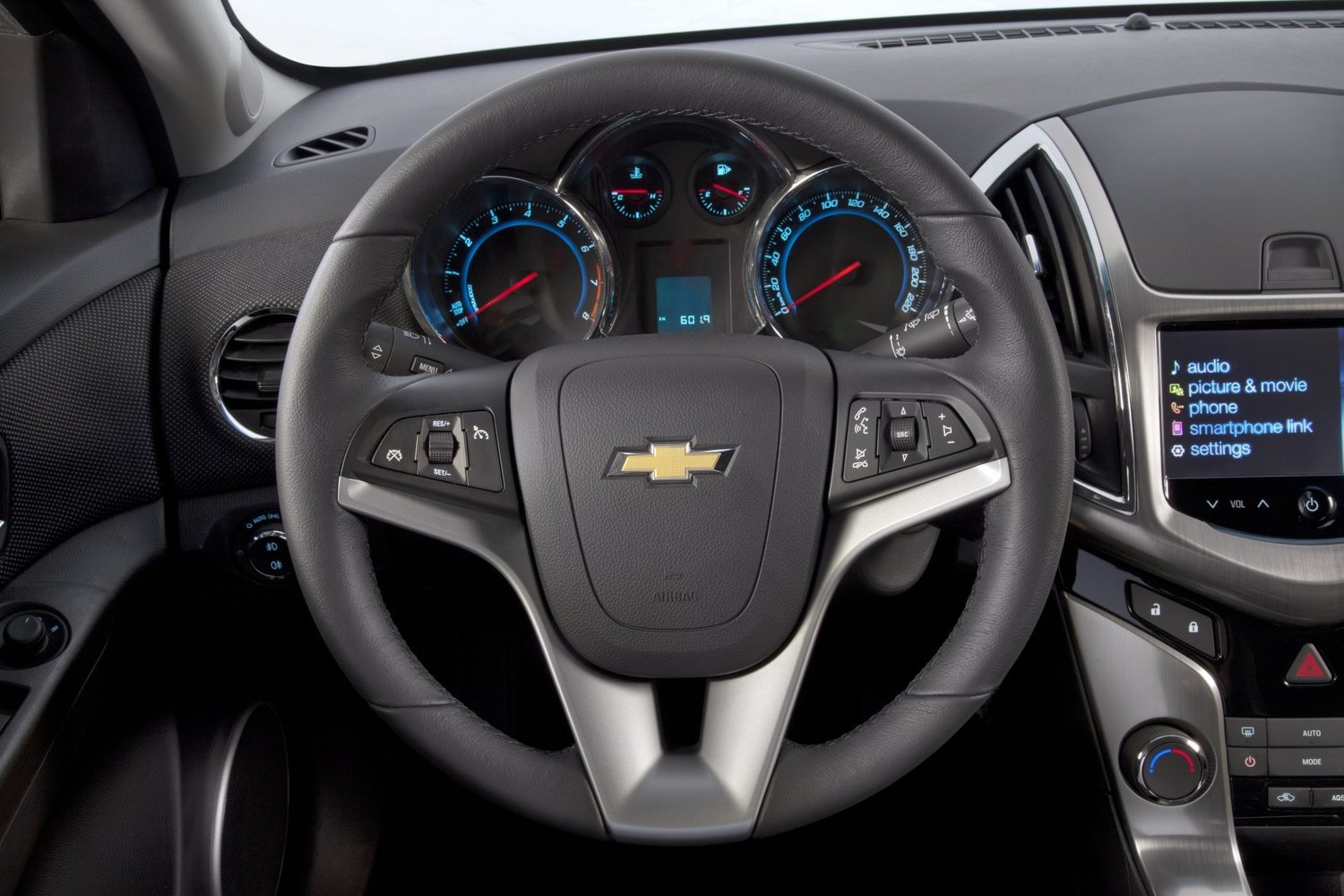 хэтчбек 5 дв. Chevrolet Cruze 2012 - 2015г выпуска модификация 1.4 MT (140 л.с.)