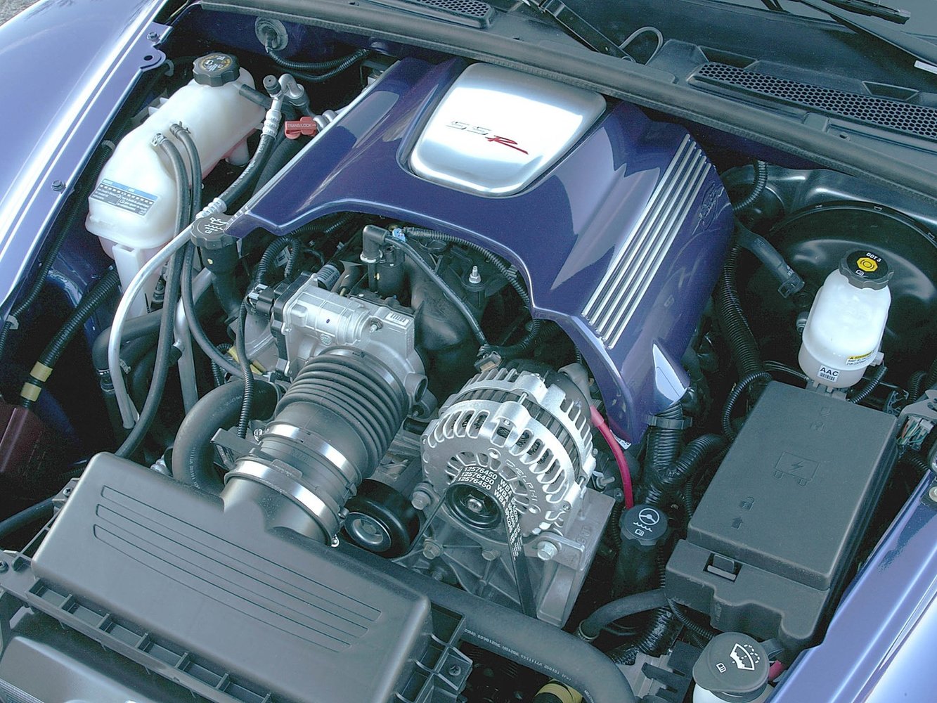 пикап Chevrolet SSR 2003 - 2006г выпуска модификация 5.3 AT (300 л.с.)