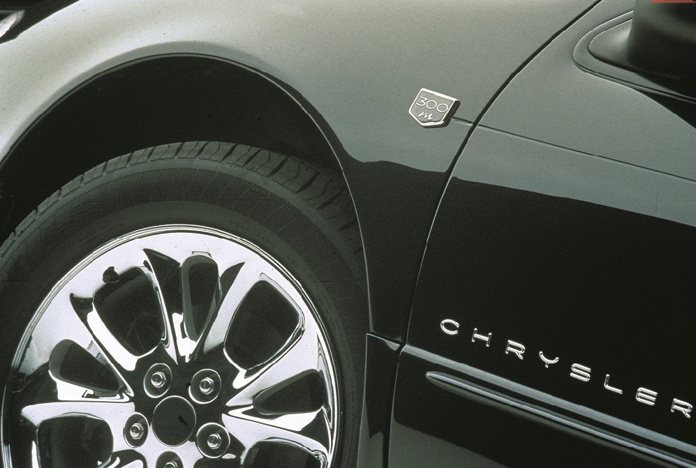 седан Chrysler 300M 1998 - 2004г выпуска модификация 2.7 AT (203 л.с.)
