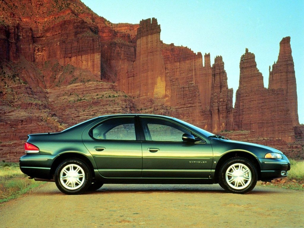 седан Chrysler Cirrus 1995 - 2000г выпуска модификация 2.0 AT (132 л.с.)