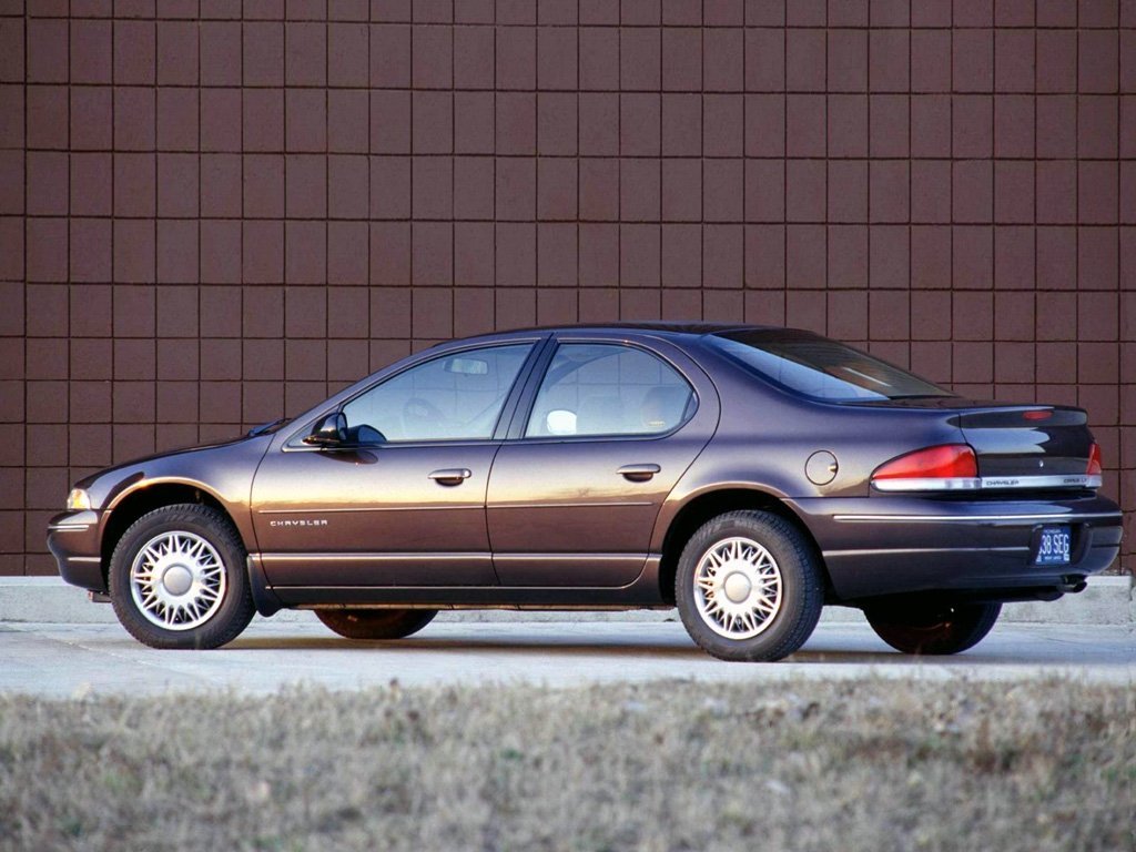 седан Chrysler Cirrus 1995 - 2000г выпуска модификация 2.5 AT (164 л.с.)