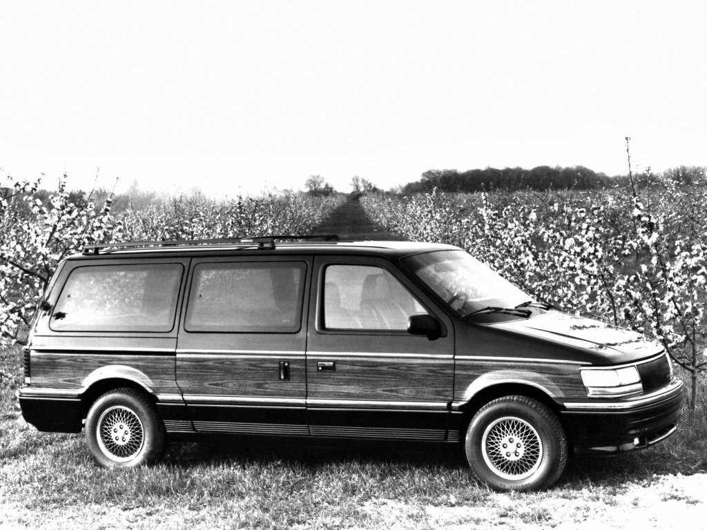 минивэн Chrysler Town & Country 1990 - 1994г выпуска модификация 3.3 AT (150 л.с.)