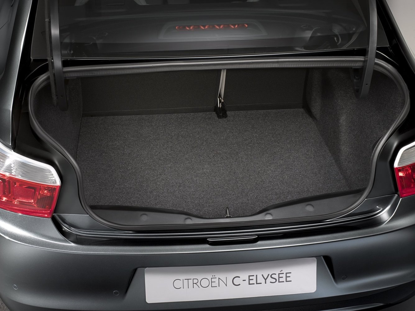 седан Citroen C-Elysee 2013 - 2016г выпуска модификация 1.6 MT (92 л.с.)