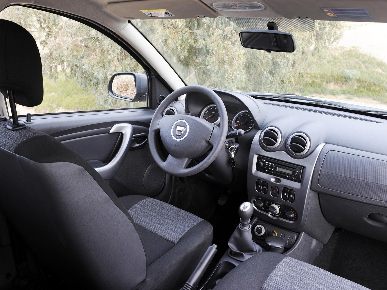 кроссовер Dacia Duster 2010 - 2013г выпуска модификация 1.5 MT (107 л.с.)