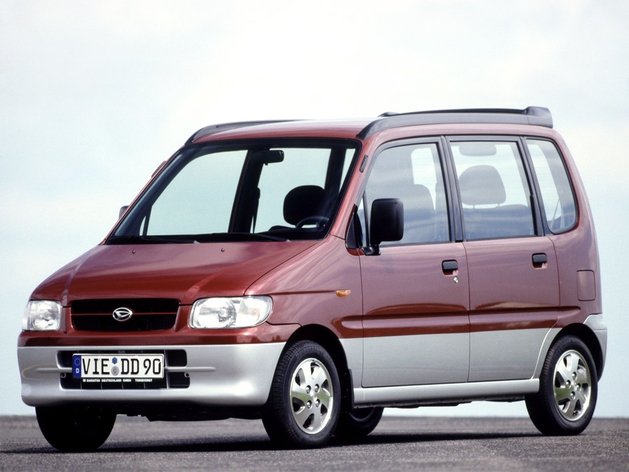 минивэн Daihatsu Move 1998 - 2009г выпуска модификация 0.7 AT (54 л.с.)