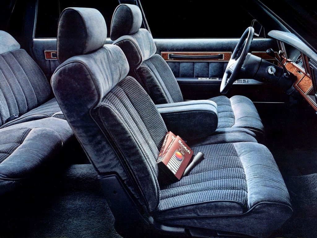 седан Dodge 600 1983 - 1988г выпуска модификация 2.2 AT (146 л.с.)
