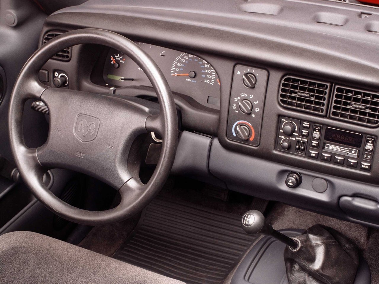 пикап 2 дв. Club Cab Dodge Dakota 1997 - 2004г выпуска модификация 3.7 AT (214 л.с.) 4×4