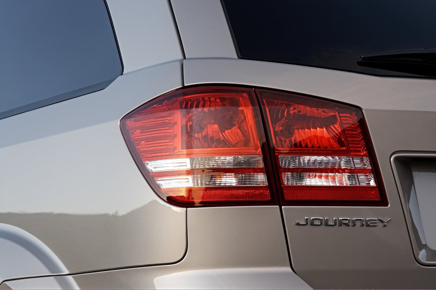 кроссовер Dodge Journey 2008 - 2016г выпуска модификация R/T 3.6 AT (283 л.с.) 4×4