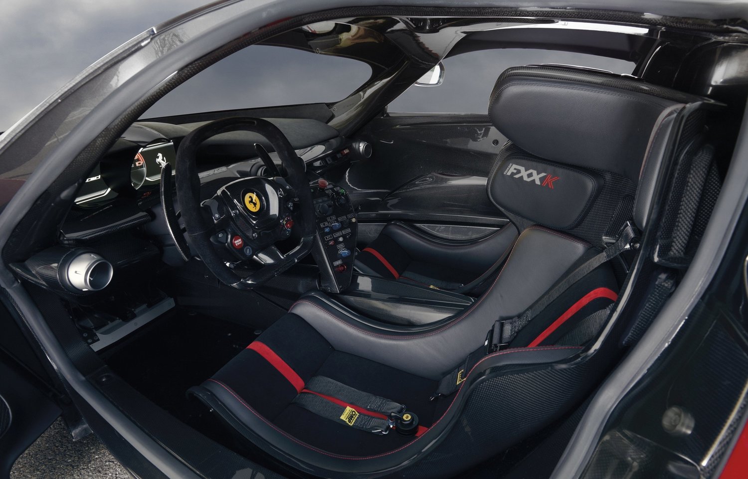 купе Ferrari FXX K 2015 - 2016г выпуска модификация 6.3 AMT (860 л.с.)