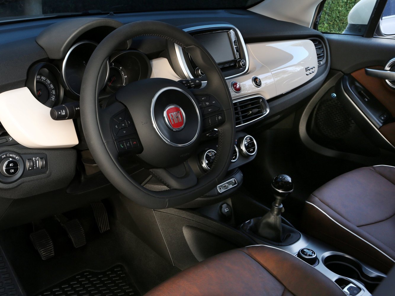 кроссовер Fiat 500X 2014 - 2016г выпуска модификация 2.4 AT (180 л.с.)