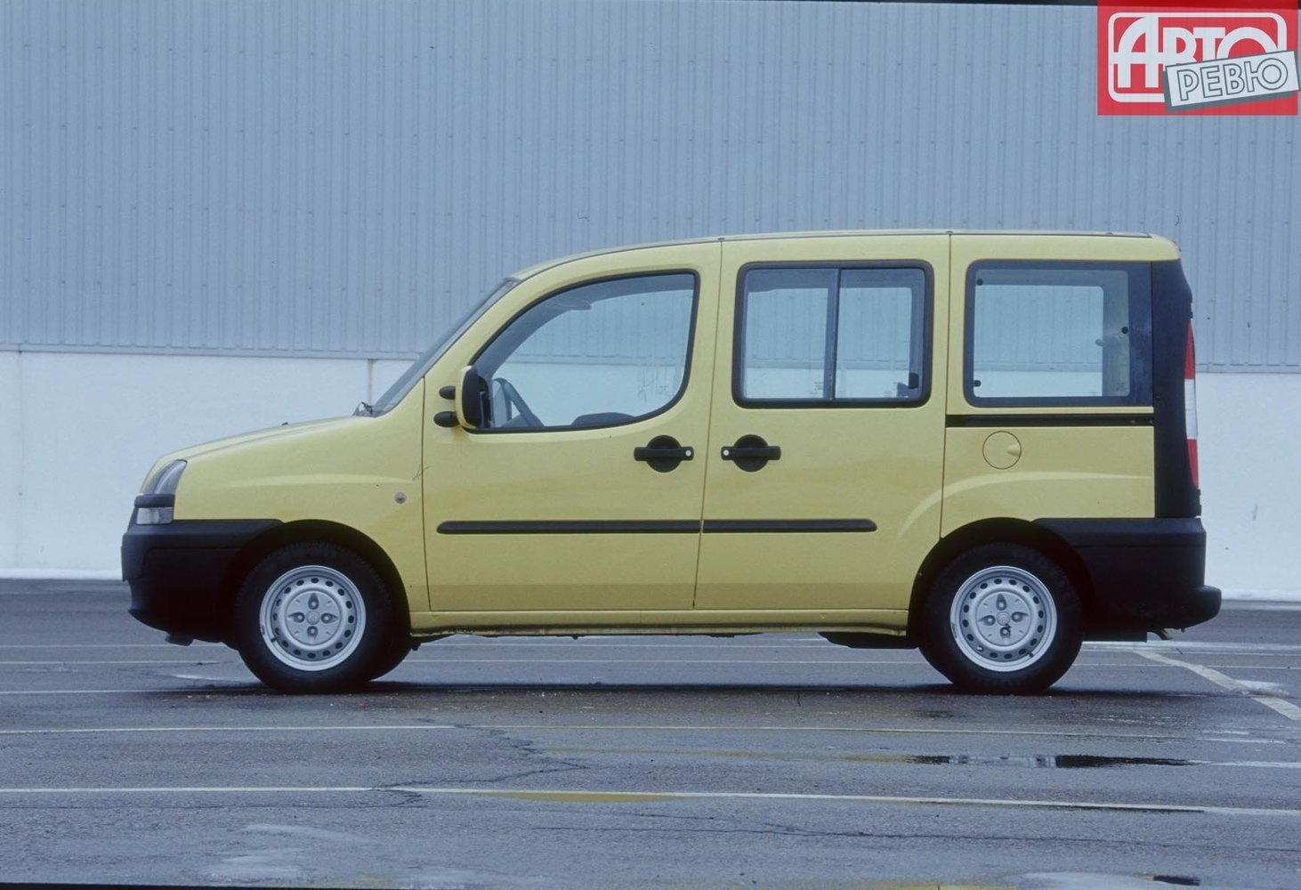 минивэн Fiat Doblo 2001 - 2005г выпуска модификация 1.2 MT (65 л.с.)