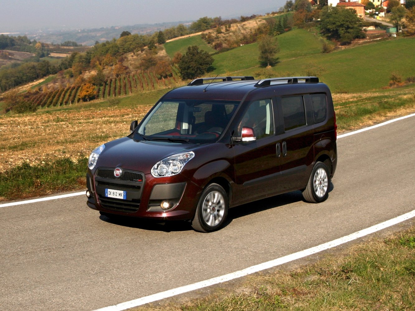 минивэн Fiat Doblo 2009 - 2014г выпуска модификация 1.2 AT (90 л.с.)
