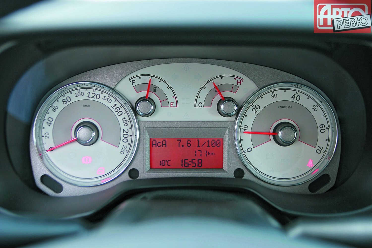 седан Fiat Linea 2006 - 2012г выпуска модификация 1.4 MT (90 л.с.)