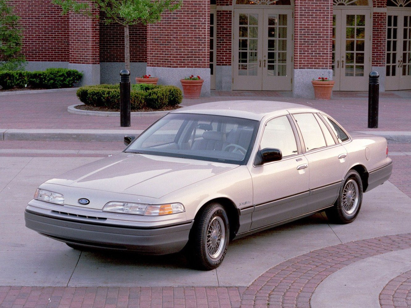 Ford Crown Victoria 1992 - 1997