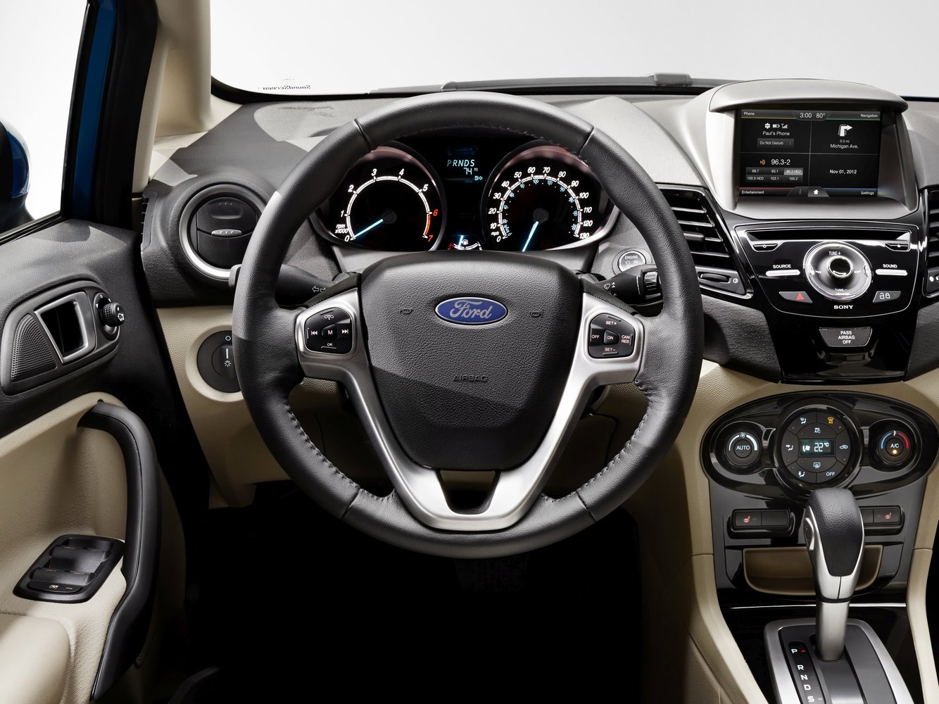 Ford Fiesta 2014 салон