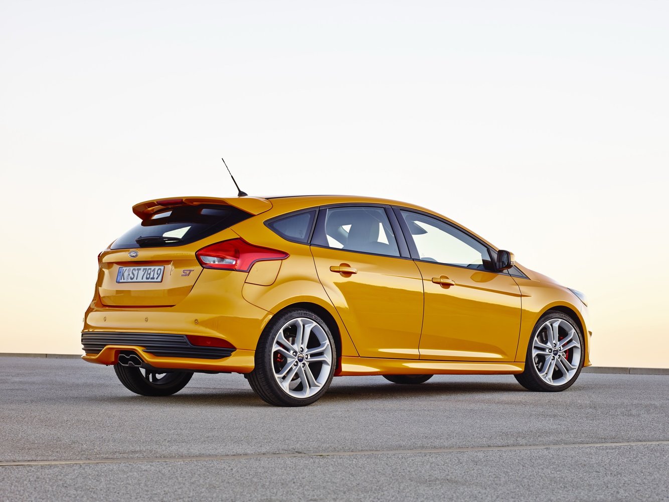 Focus three. Ford Focus 3 хэтчбек St. Ford Focus St 2015. Ford Focus St 3 Рестайлинг. Ford Focus 3 St 2015.