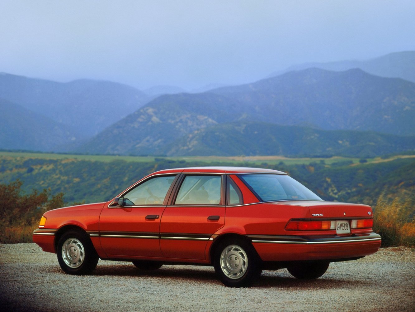 седан Ford Tempo 1984 - 1995г выпуска модификация 2.0 AT (52 л.с.)