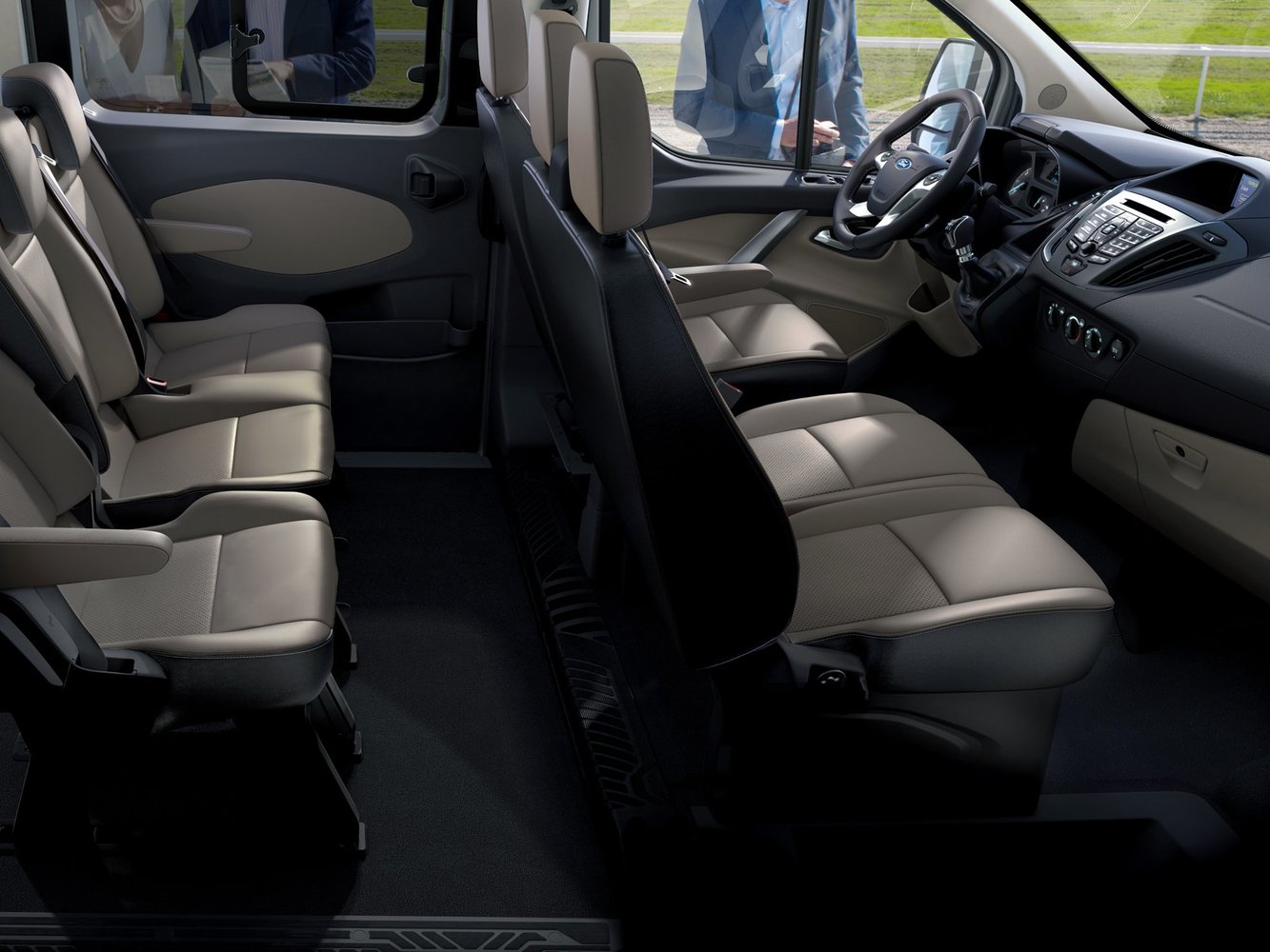 минивэн SWB Ford Tourneo Custom 2013 - 2016г выпуска модификация Limited 2.2 MT (125 л.с.)