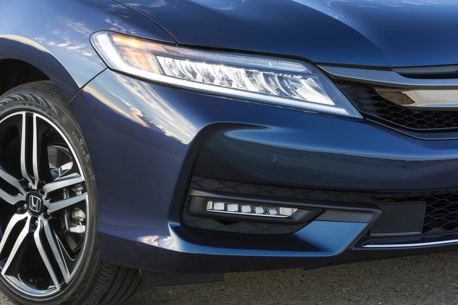купе Honda Accord 2015 - 2016г выпуска модификация 2.4 CVT (185 л.с.)