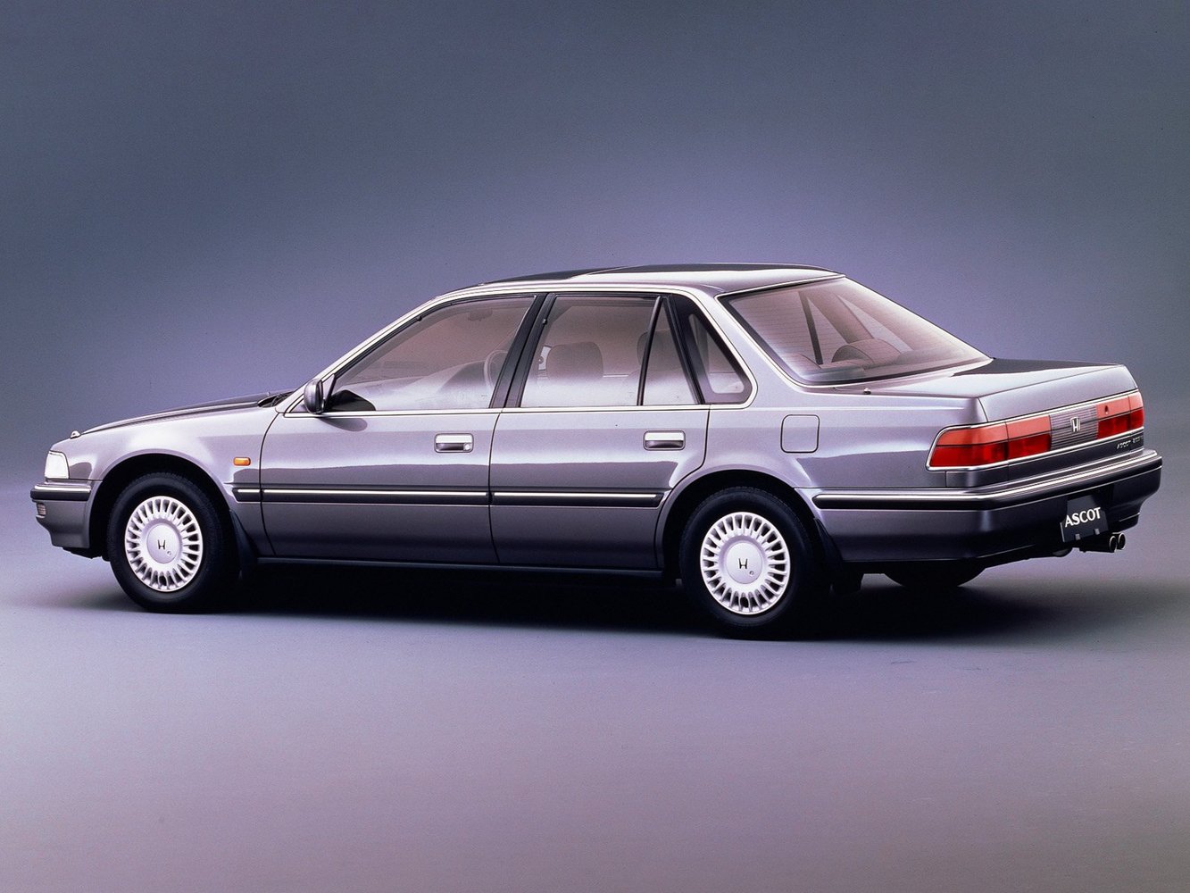 седан Honda Ascot 1989 - 1993г выпуска модификация 2.0 AT (135 л.с.)