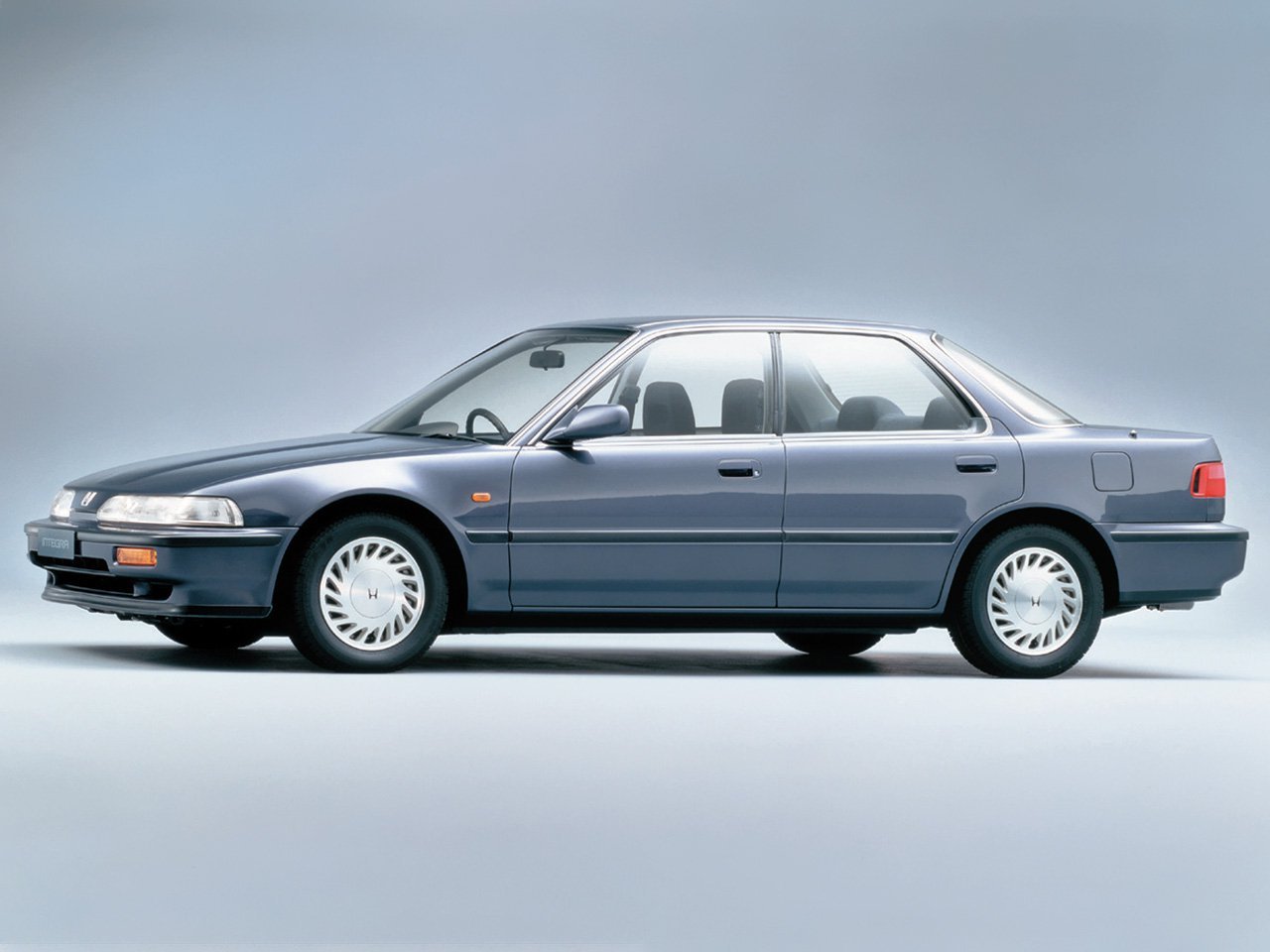 седан Honda Integra 1989 - 1993г выпуска модификация 1.6 AT (105 л.с.)